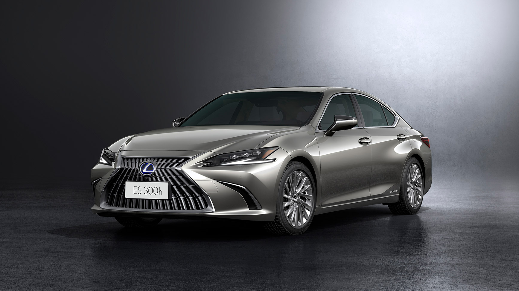 Exterior of the 2021 Lexus ES 300h Sports Luxury.