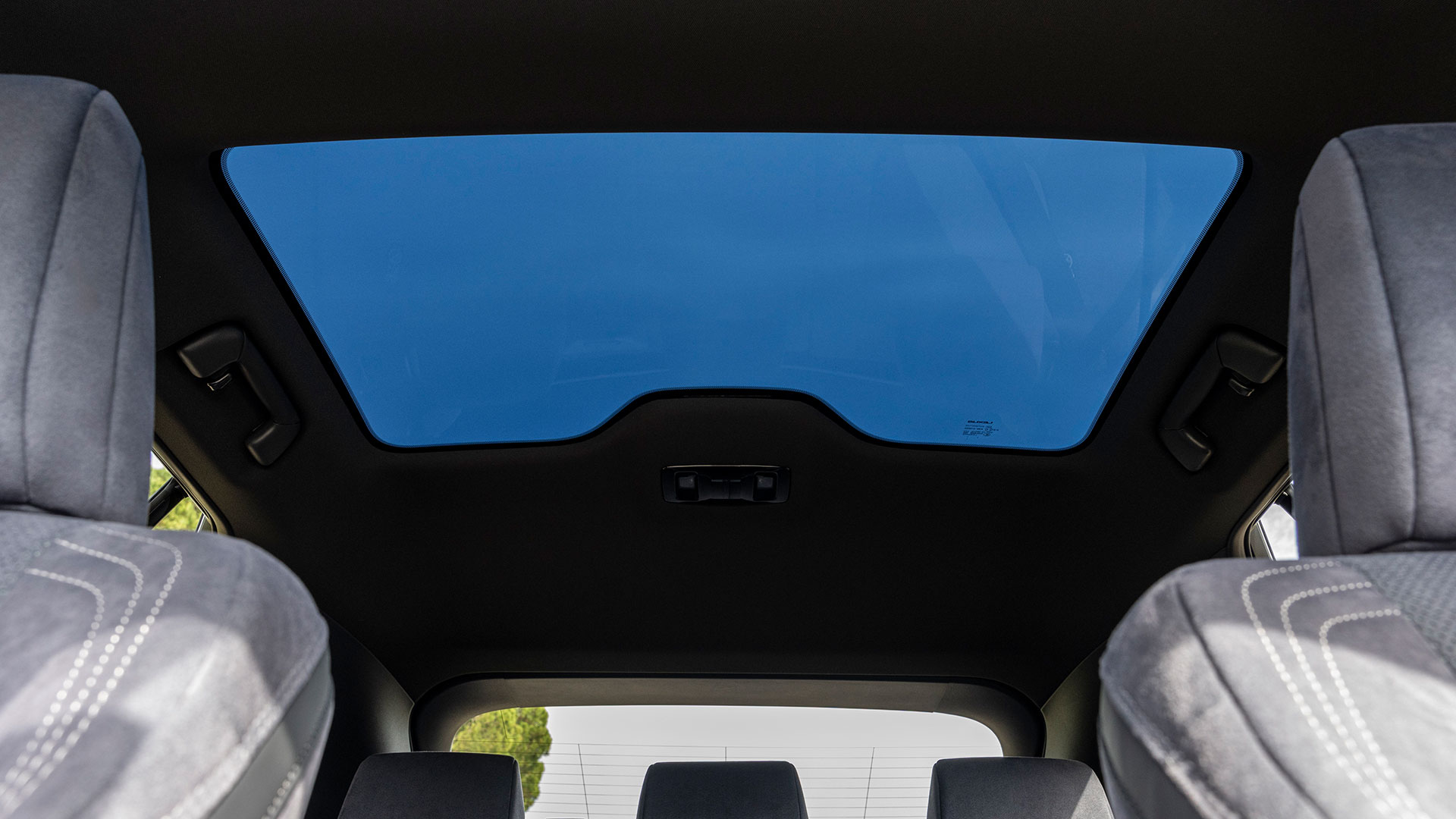 Lexus RZ panoramic roof in dark-dimming blue glass mode